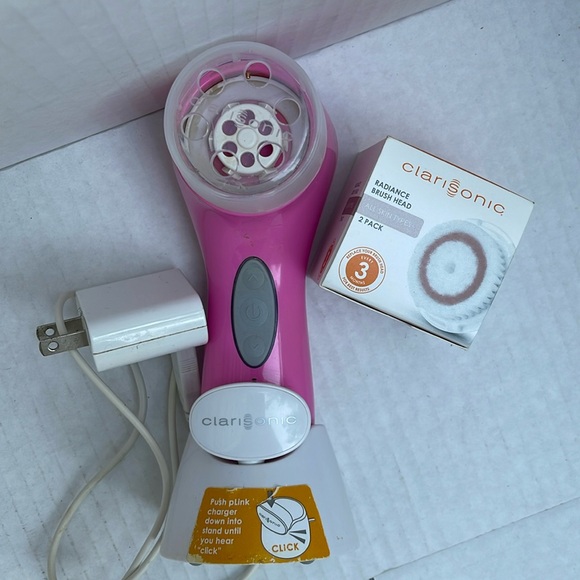 Clarisonic Facial Brush - Picture 1 of 3